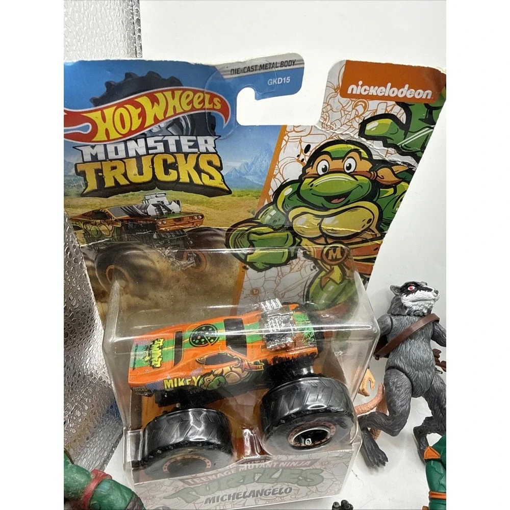 LOT 19 TEENAGE‎ MUTANT NINJA TURTLES ACTION FIGURES